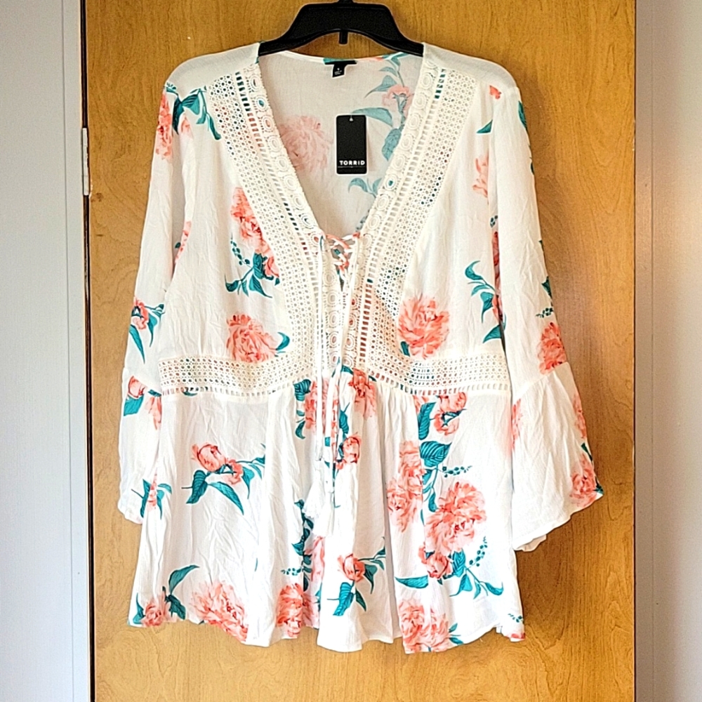 Torrid NWT floral top
